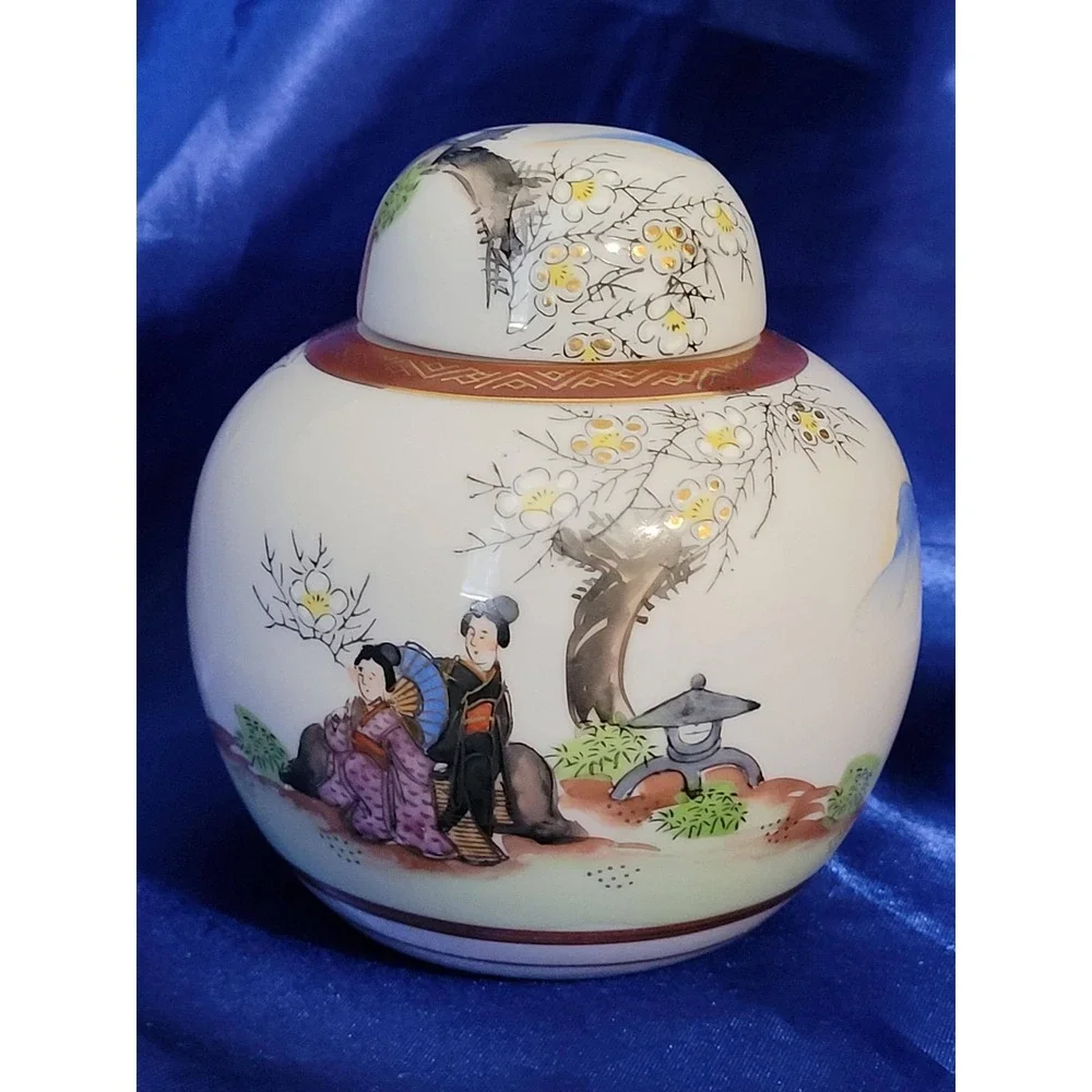 Midcentury Kutani Porcelain Ginger Jar Gold Accents Hand-painted Japan